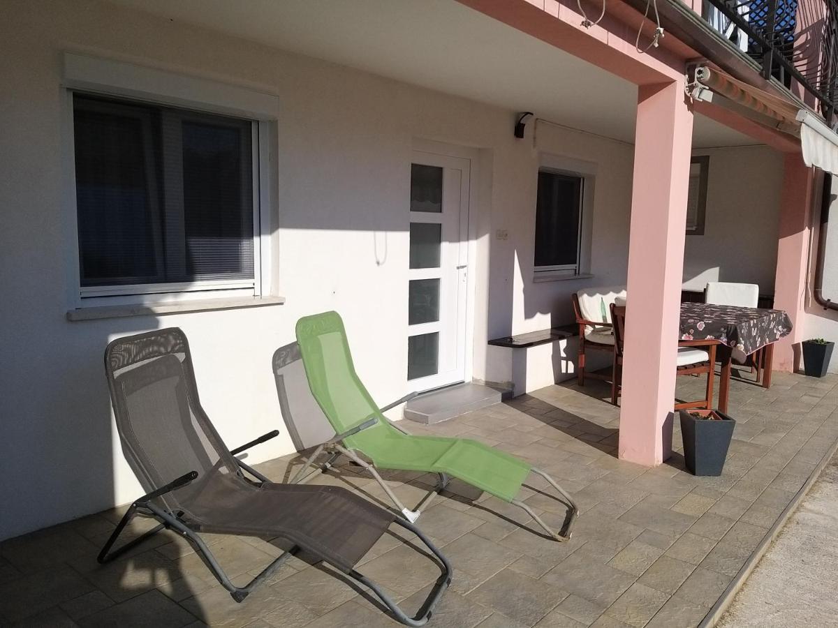 Guest House Zohil Ровин Екстериор снимка