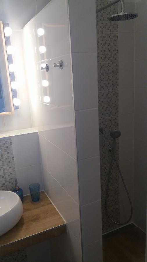 Guest House Zohil Ровин Екстериор снимка